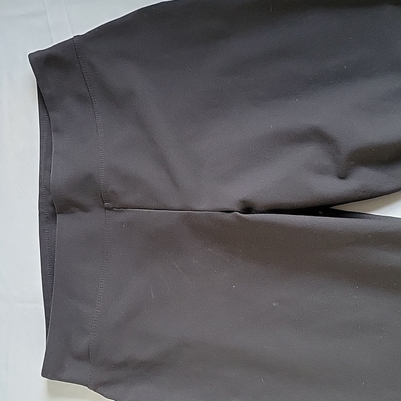 2 pairs of L.L. Bean Yoga Pants size medium $30 for both pairs - Picture 4 of 7